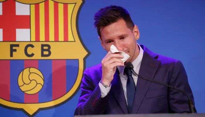 Messi phải rời Barca trong nước mắt.