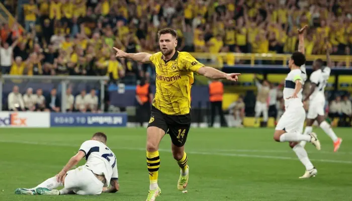 Fullkrug mở tỷ số cho Dortmund với tình huống xử lý hoàn hảo.