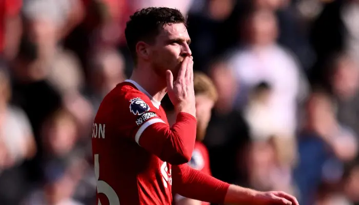 Robertson nhân đôi cách biệt cho Liverpool trước khi hiệp 1 khép lại.