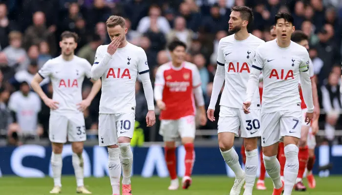 Tottenham đang gặp rất nhiều bất lợi trong cuộc đua vào top 4.