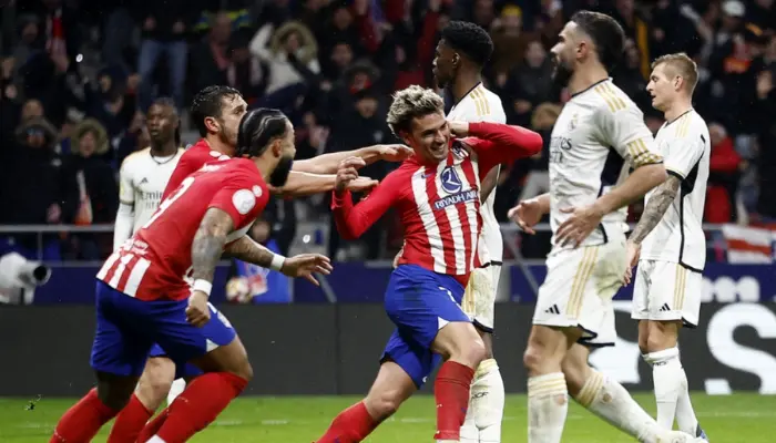 Các cầu thủ Real và Atletico