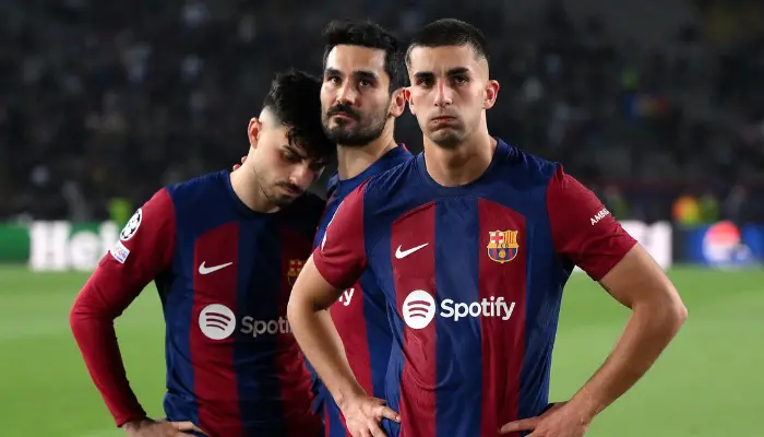 Cầu thủ Barca buồn