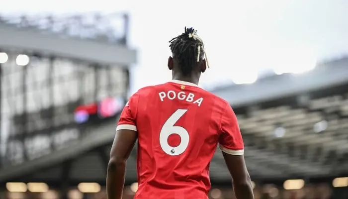 cầu thủ áo số 6 Paul Pogba