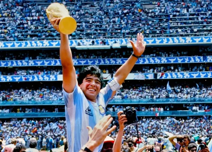 cầu thủ xuất sắc nhất lịch sử Diego Maradona