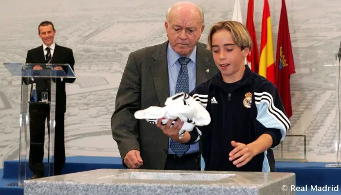 Carvajal chính là tài năng đặt viên gạch đầu tiên cho trung tâm Real Madrid vào năm 2004.