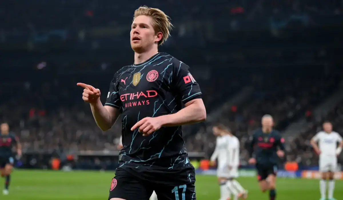 De Bruyne ăn mừng