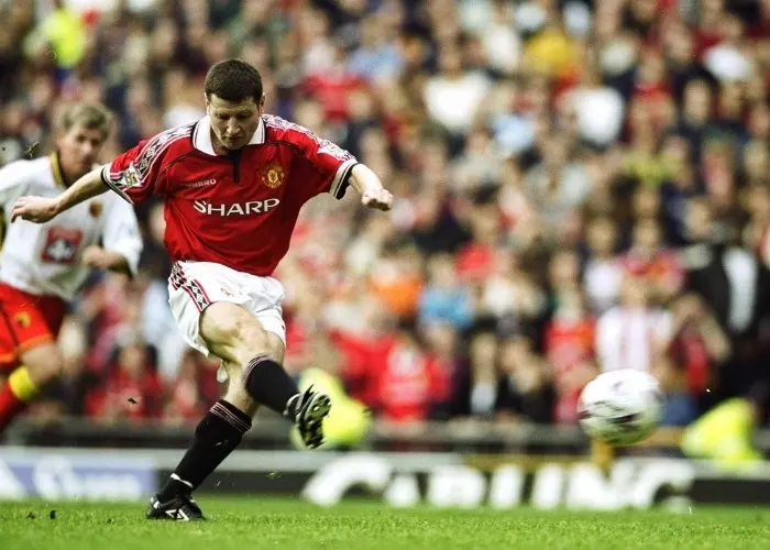 Denis Irwin trong đội hình huyền thoại MU