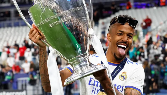 Eder Militao cùng Real Madrid lên ngôi vô địch Champions League 2021-22.