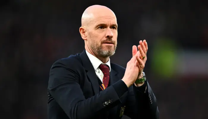 Erik ten Hag vỗ tay