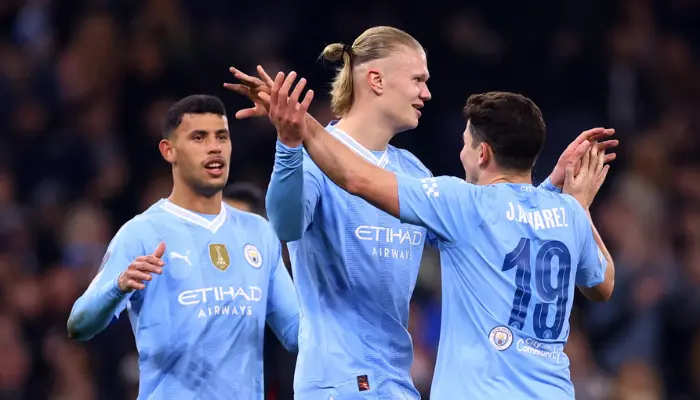 Man City vẫn còn nguyên cơ hội tái lập cú ăn ba ở mùa giải năm nay.