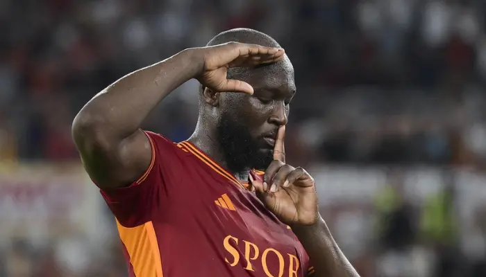 Romelu Lukaku ăn mừng