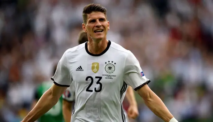 Mario Gomez lập cú Poker