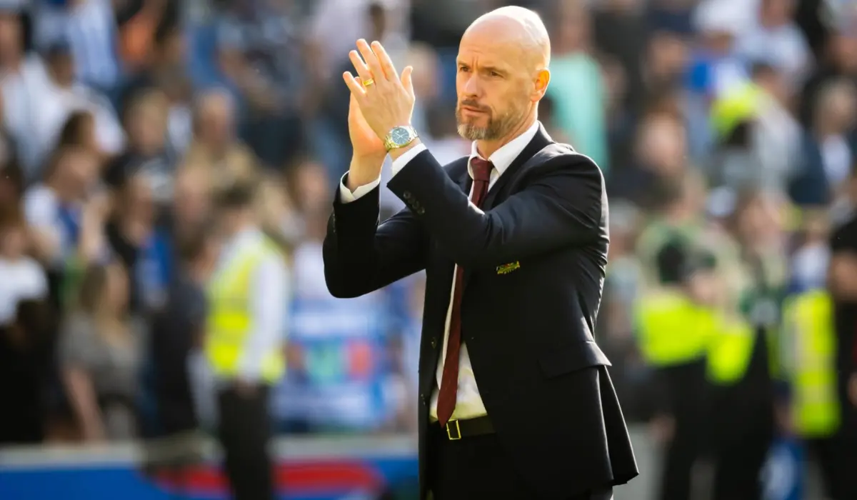 Ten Hag lộ vẻ 'thảo mai' với CĐV sau khi Man Utd có kết thúc tệ nhất trong 34 năm