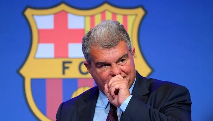 Joan Laporta rất muốn Xavi tiếp tục ở lại Barcelona ở mùa giải tiếp theo.