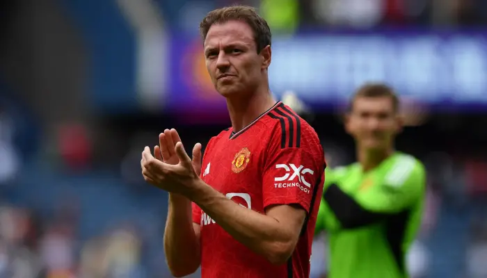 Jonny Evans đang vỗ tay