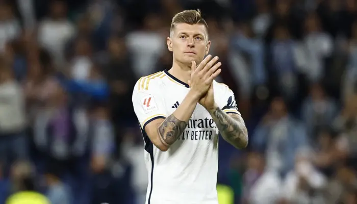 kroos vỗ tay