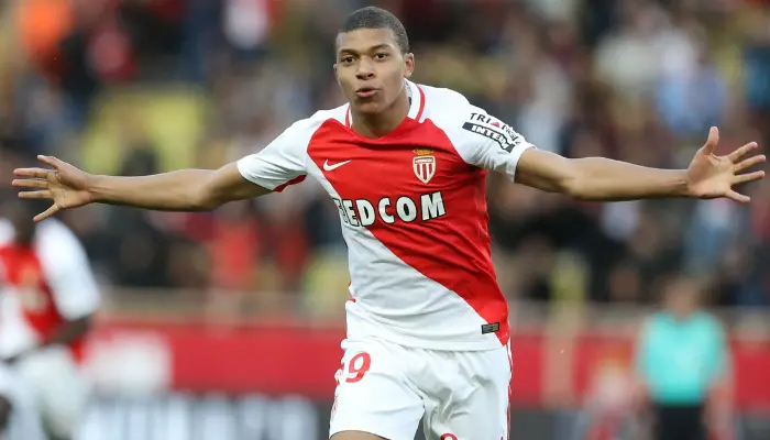 Mbappe sớm khẳng định được tên tuổi của mình trong màu áo Monaco.