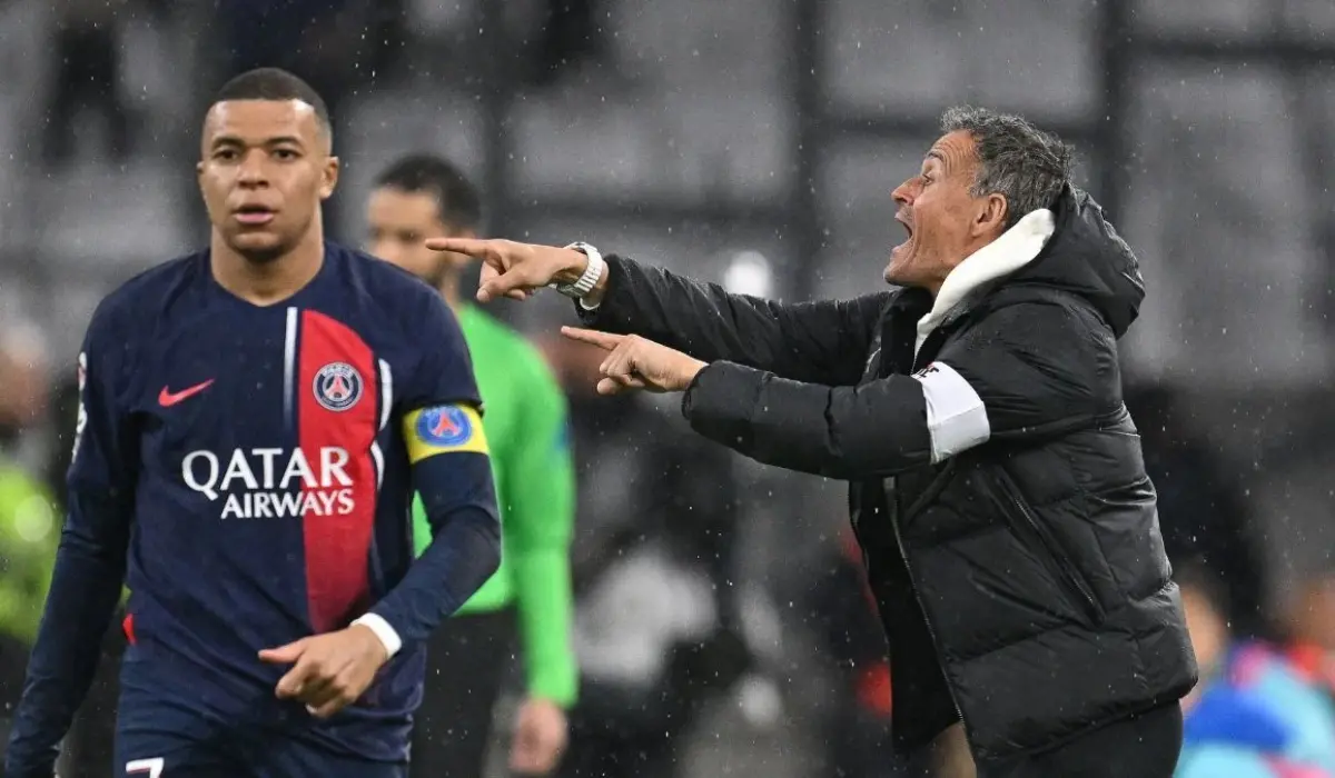 Mbappe tức giận với Luis Enrique khi tiếp tục bị thay ra sân