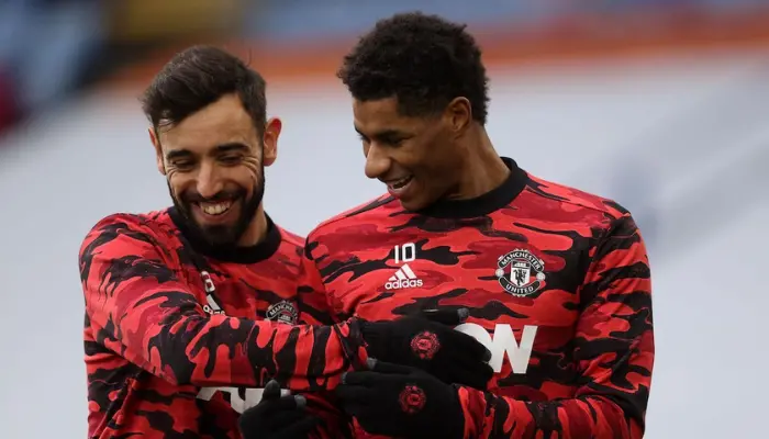 Rashford, Fernandes cười đùa 