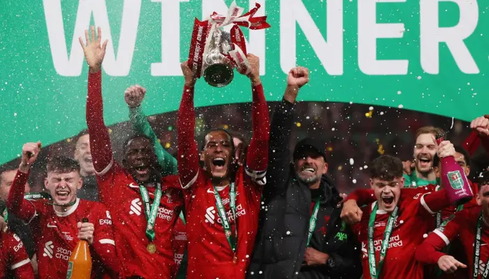 Liverpool lần thứ 10 nâng cao chức vô địch Carabao Cup với chiến thắng trước Chelsea.