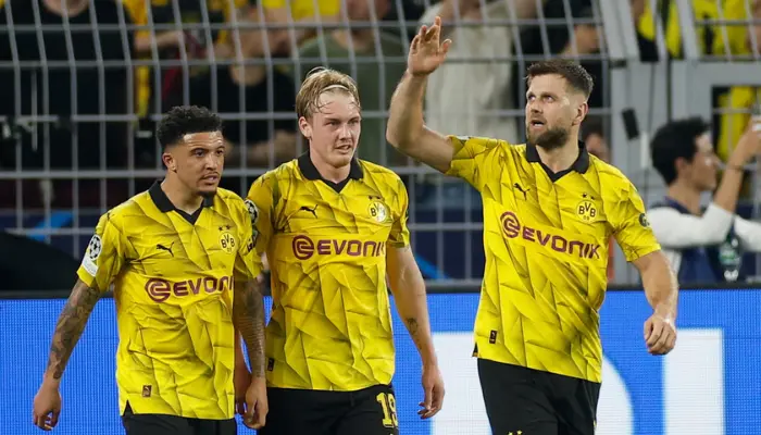 cầu thủ dortmund ăn mừng