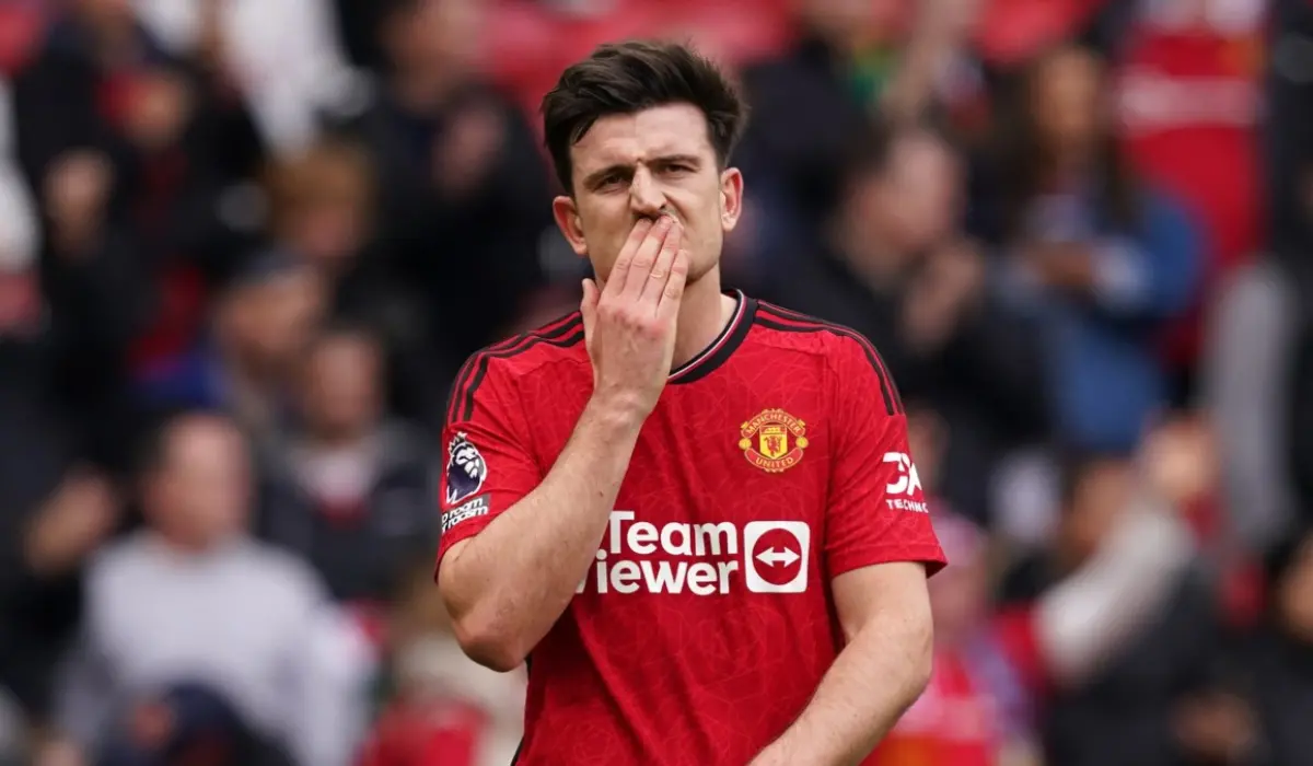 Maguire báo tin buồn cho Man United, Erik ten Hag đau đầu