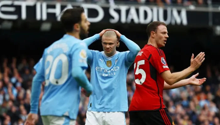 Ten Hag tin rằng khoảng cách trình độ giữa Man Utd và Man City là không quá xa.