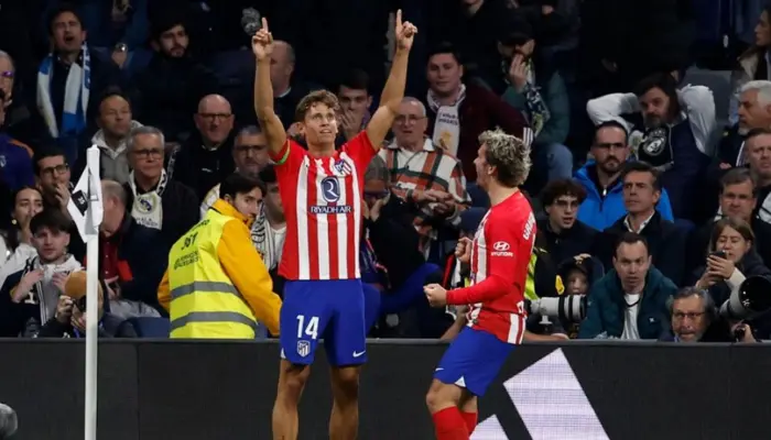 Marcos Llorente gỡ hòa cho Atletico Madrid ở phút 90+2.