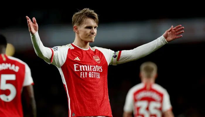 Martin Odegaard giúp Arsenal mở tỷ số ở phút 24.