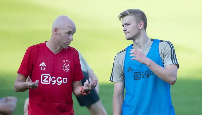 De Light từng có thời gian làm việc cùng HLV Ten Hag trong màu áo Ajax.