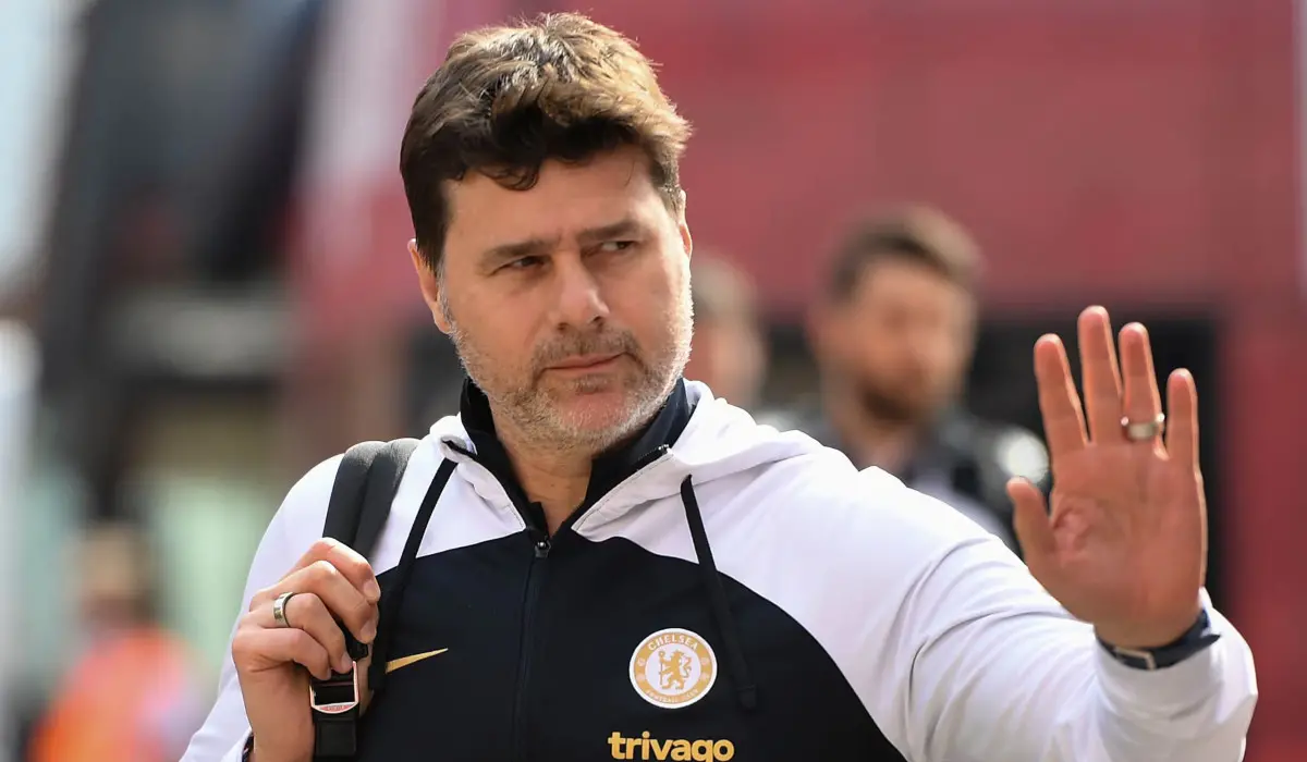 HLV Pochettino có hành động lạ với các cầu thủ Chelsea