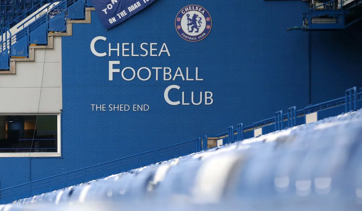 Chelsea từng bán 2 khách sạn và bãi đậu xe ở Stamford Bridge để làm đẹp sổ sách.