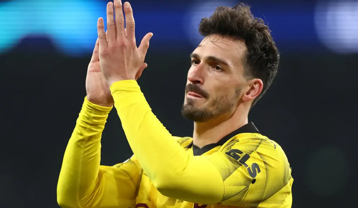 Hummels chính thức rời Dortmund.