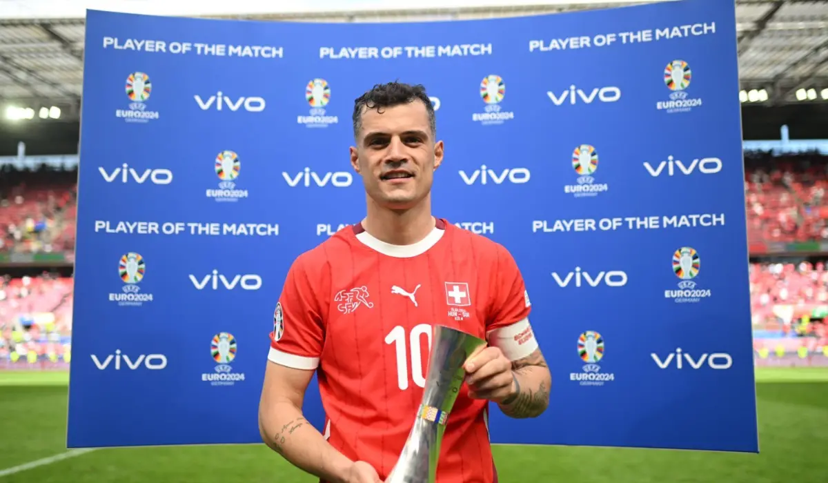 Xhaka nhận giải Cầu thủ xuất sắc nhất trận đấu.