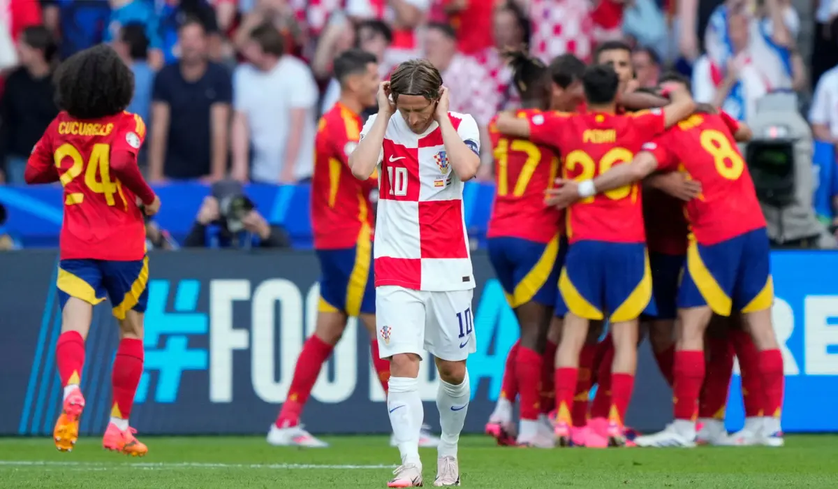 Modric và các đồng đội có ngày thi đấu đáng quên trước Tây Ban Nha.