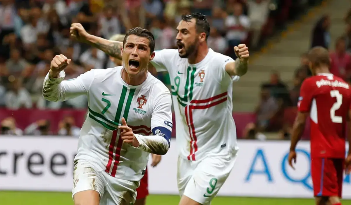 Ronaldo ghi bàn thắng duy nhất giúp Bồ Đào Nha đánh bại CH Séc ở tứ kết Euro 2012.