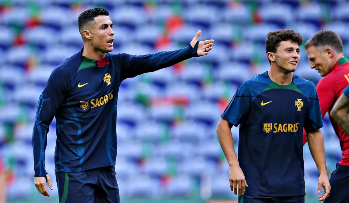 Ronaldo và Joao Neves lệch nhau đến 19 tuổi.