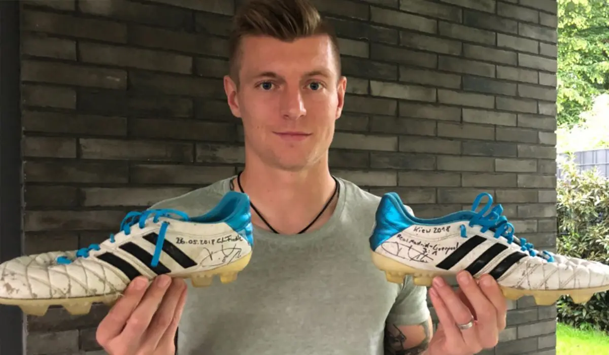 Sự nghiệp huy hoàng của Toni Kroos gắn liền với Adidas Adipure 11Pro.