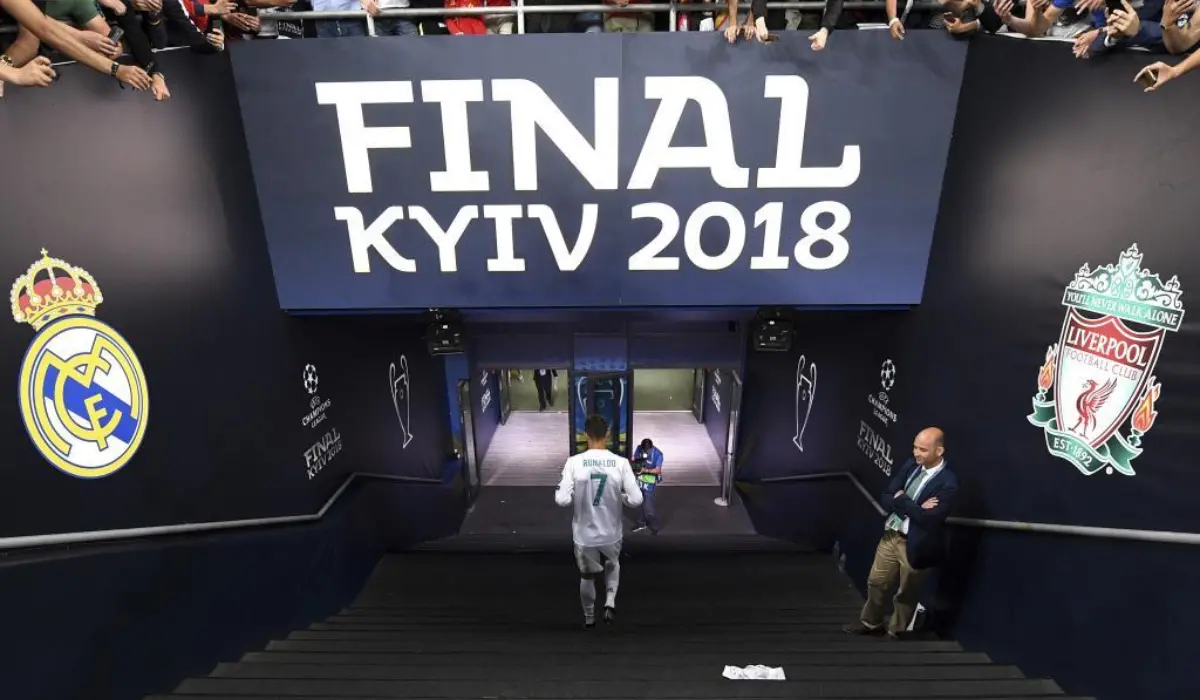 Florentino Perez thẳng tay bán Ronaldo vào mùa hè 2018.