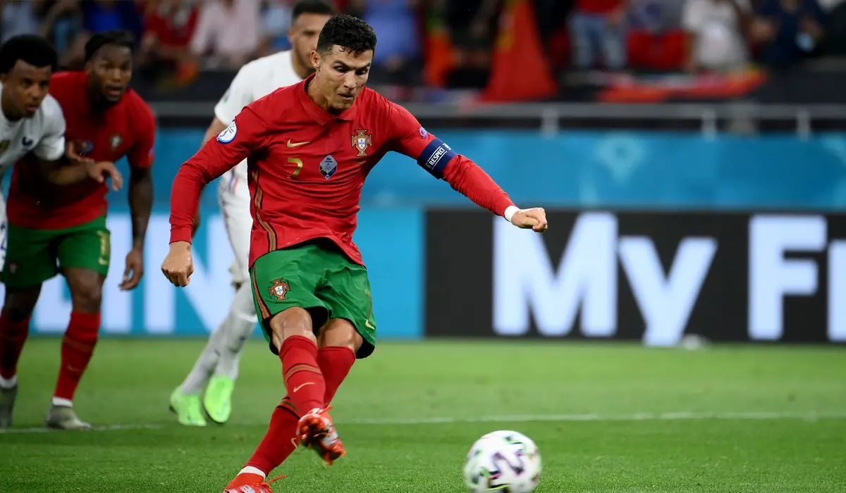 Ronaldo là cầu thủ ghi bàn nhiều nhất VCK Euro.