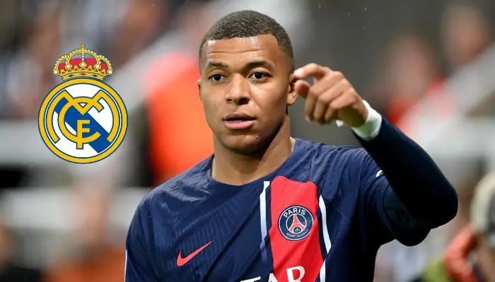 Mbappe đứng sững sờ chỉ tay