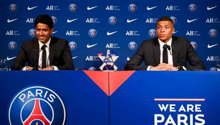 Mbappe và chủ tịch <a href=