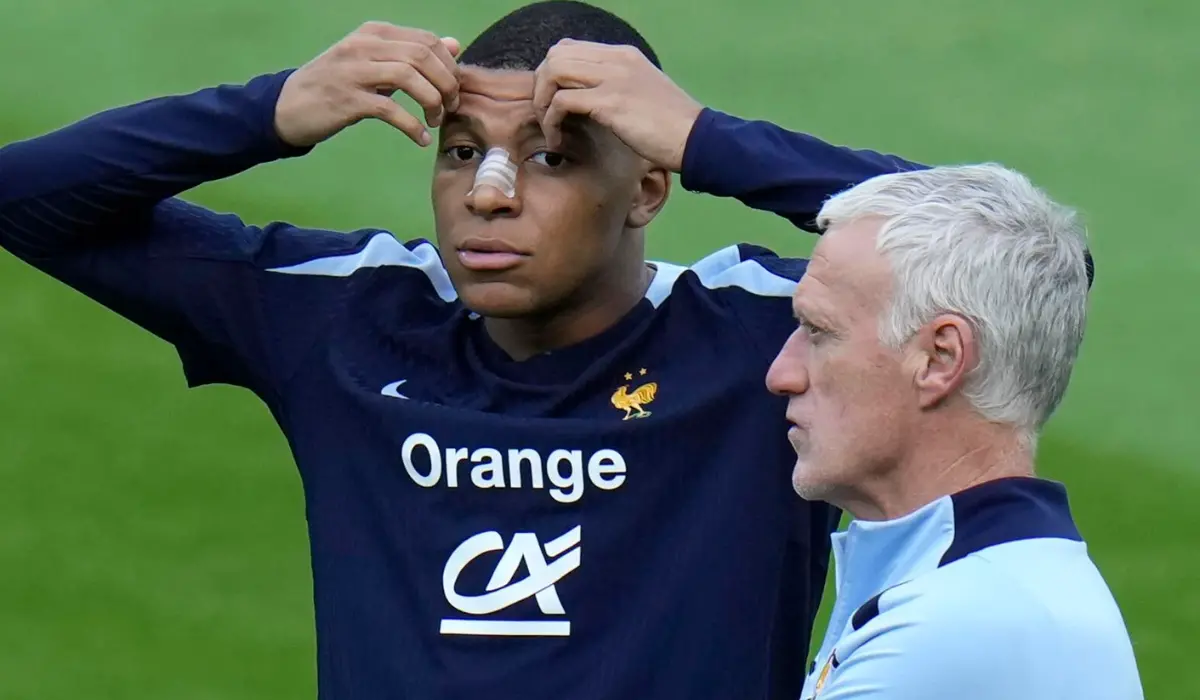 Mbappe và Deschamps