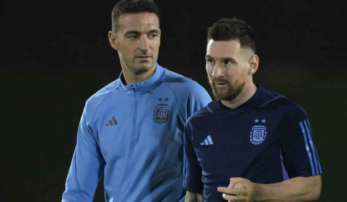 Lionel Scaloni hé lộ bí mật về tương lai của Messi