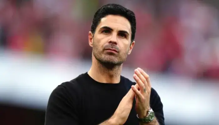 Mikel Arteta vỗ tay