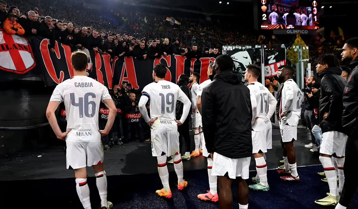 AC Milan bị CĐV nhà 'chế giễu thẳng mặt' sau thất bại trước Roma