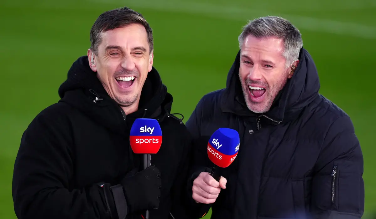 Carragher 'cười vào mặt' Neville sau khi MU thất bại trước Chelsea