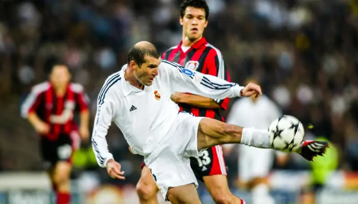 Zidane giúp Real Madrid vô địch Champions League ngay ở mùa giải đầu tiên.