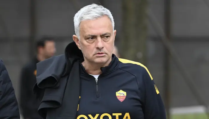 Jose Mourinho chỉ đạo