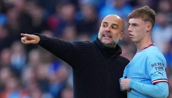 Pep Guardiola tiết lộ Palmer đã chủ động xin rời Man City.